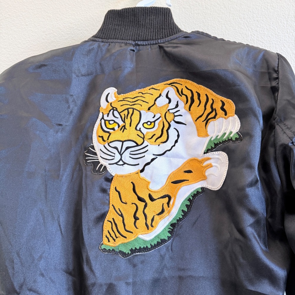 Vintage Style Black Satin Bomber Jacket Tiger Patch Quilted Lining Mens XL